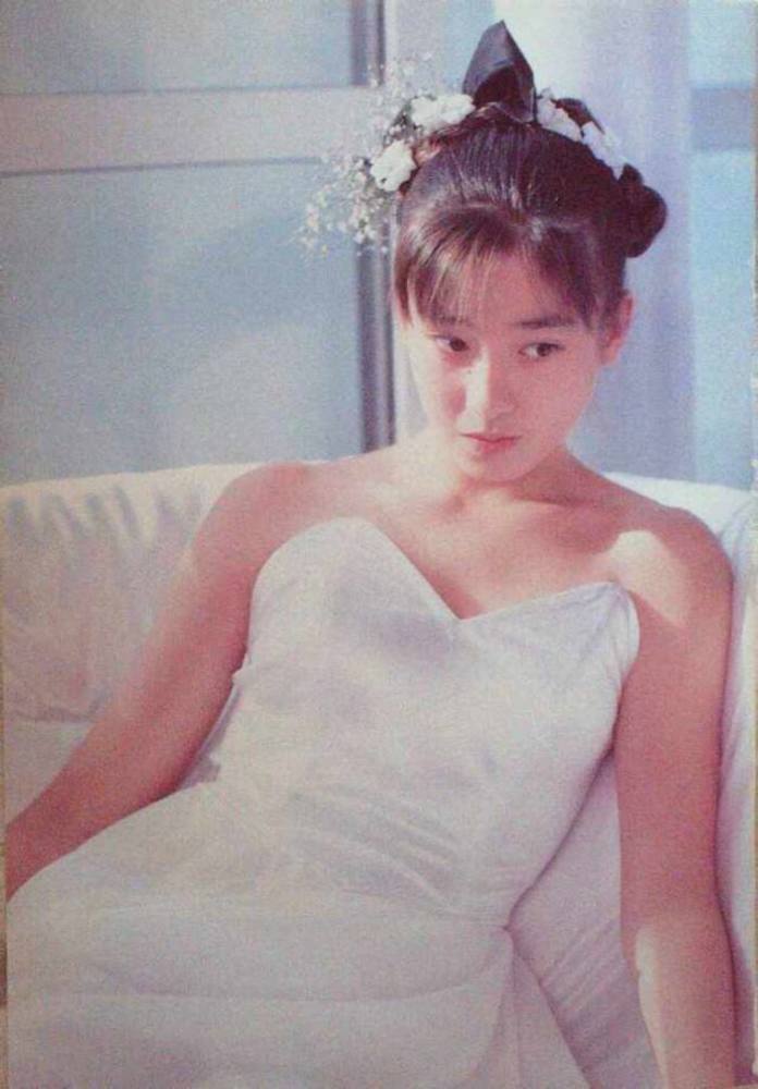 可怜的宫泽理惠15岁大红却遭亲妈毁半生一生悲惨堪比梅艳芳