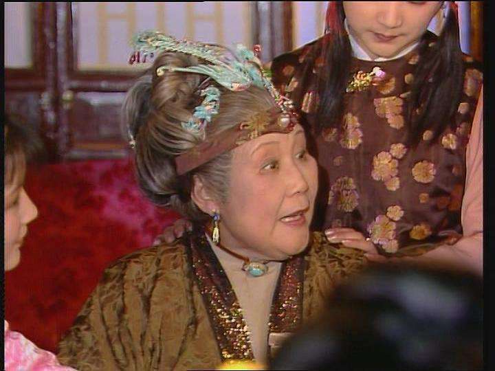 袭人|《红楼梦》中王夫人为袭人辩解，可说出的话却让袭人更“招黑”