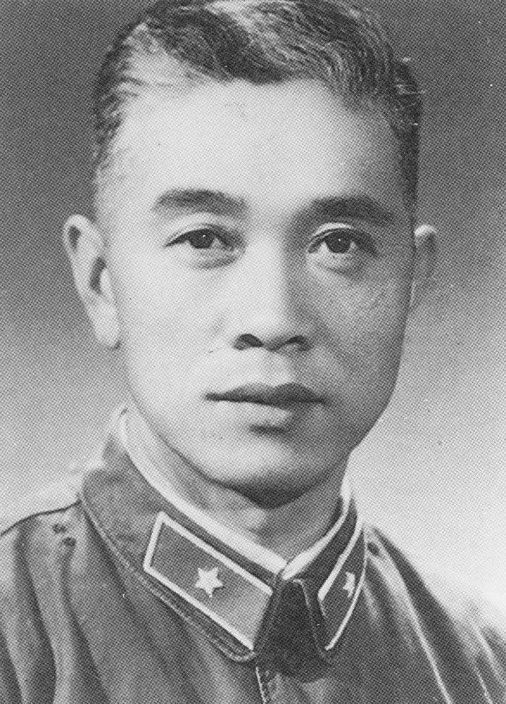 周吉一2,周子祯少将,原名何其浩,1904年出生于浙江诸暨,1932年赴苏联