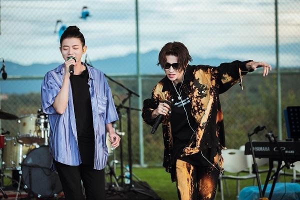 新手驾到汽车音乐会开唱吴宣仪小鬼王子异合唱只对你有感觉