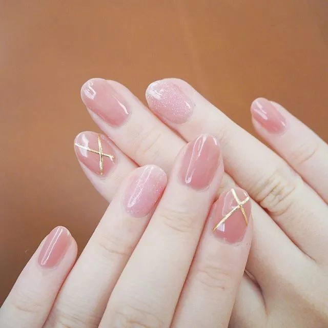 秋冬果冻色美甲,低调又温柔_腾讯新闻