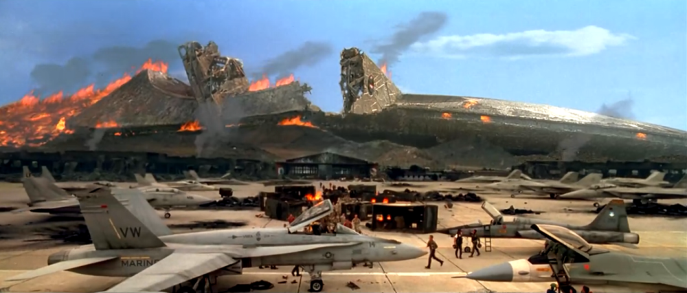 为了不删掉"51区",《独立日》断了美军的协助,后来火遍全球