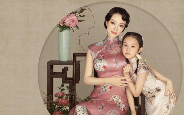 李小璐|李小璐晒亲子写真为女儿庆生，甜馨穿古装旗袍出镜，颜值气质超群