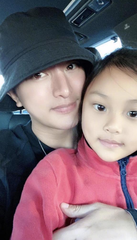 李小璐|李小璐晒亲子写真为女儿庆生，甜馨穿古装旗袍出镜，颜值气质超群