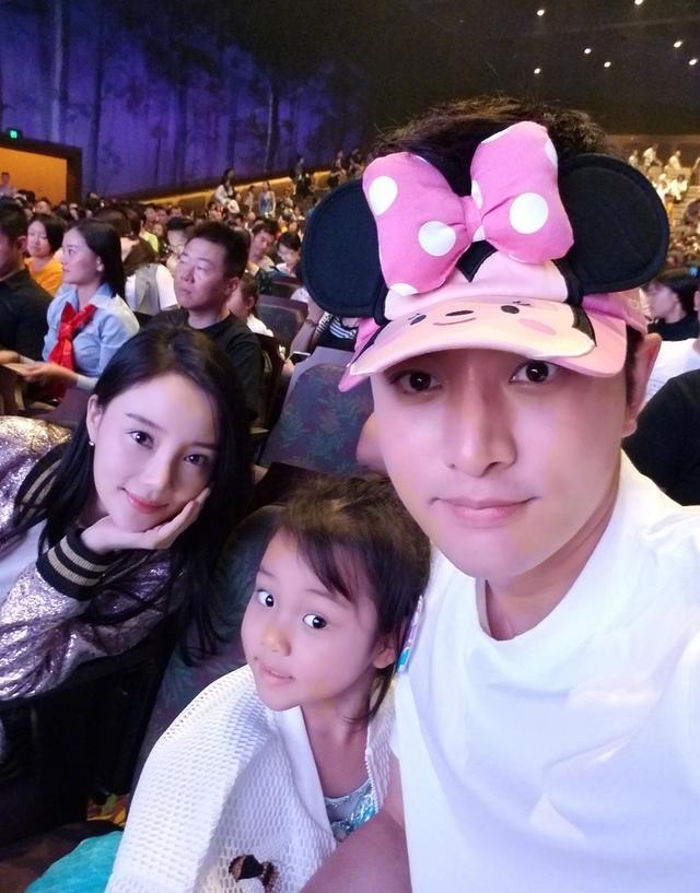 李小璐|李小璐晒亲子写真为女儿庆生，甜馨穿古装旗袍出镜，颜值气质超群