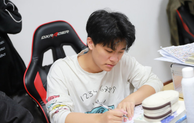 dyg萧玦练习干将久诚粉丝被冲破底线大骂萧玦是小偷