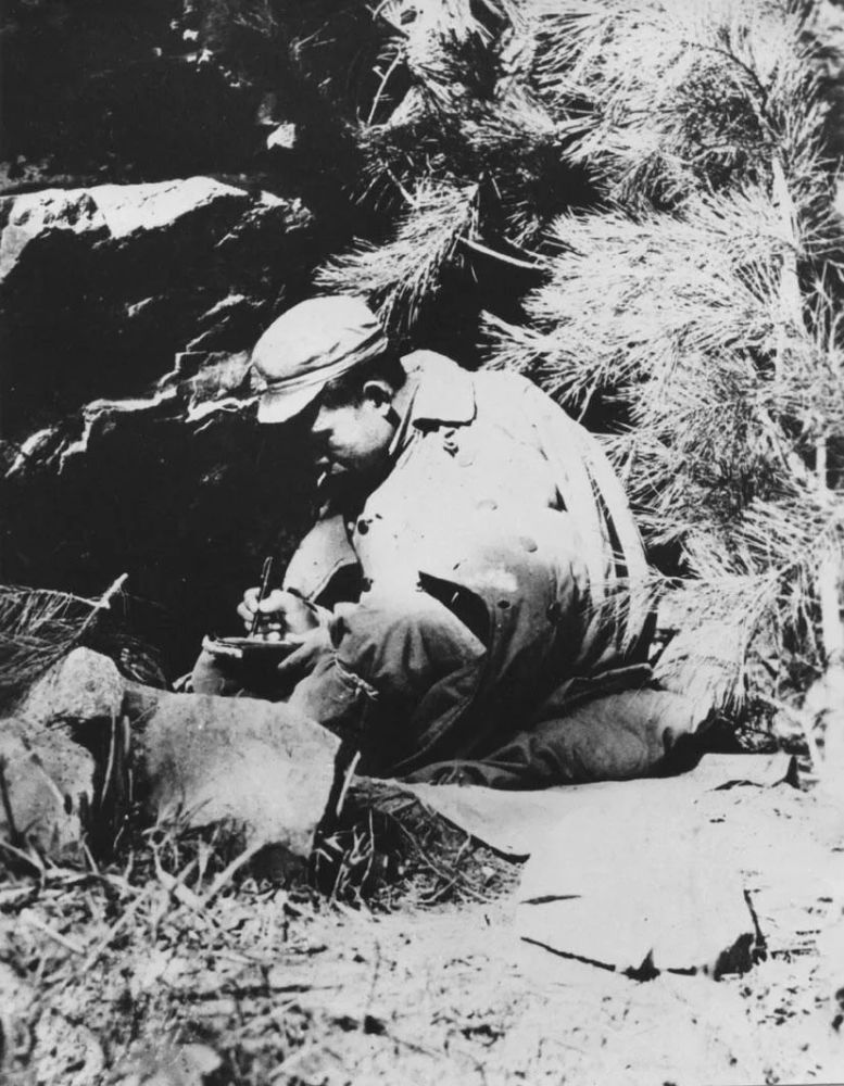 保家卫国笔为枪抗美援朝战场上的新华社记者