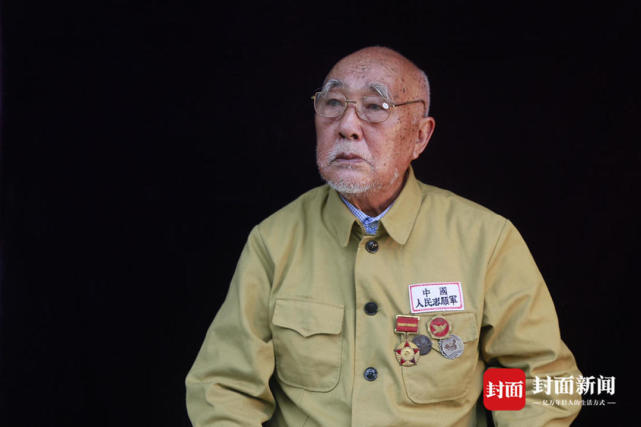 抗美援朝千岁军老兵追忆夜晚的上甘岭天都被打红了战友抱着爆破筒冲进