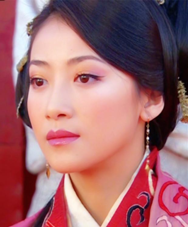 这个角色是《大汉天子》里面的平阳公主,汉武帝的姐姐,话说看这部剧的