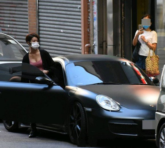 蔡思贝|拍拖10个月好事将近？TVB小花获男友姐姐认可，借到名贵跑车代步