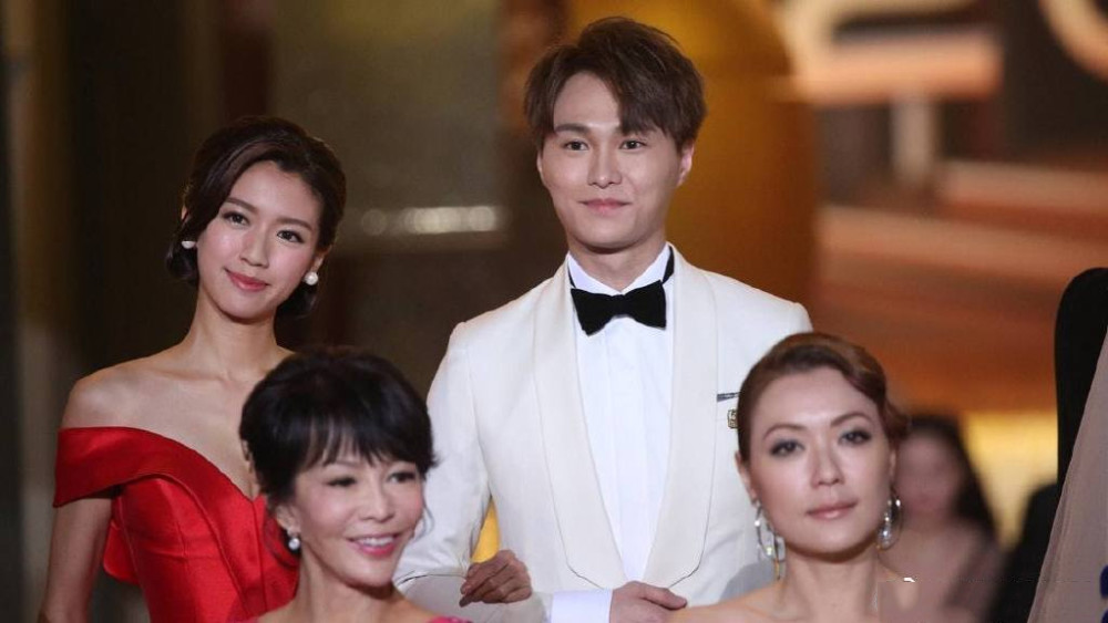 蔡思贝|拍拖10个月好事将近？TVB小花获男友姐姐认可，借到名贵跑车代步