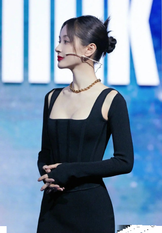 王子文|王子文镂空连衣裙出席活动 长发挽起女人味十足