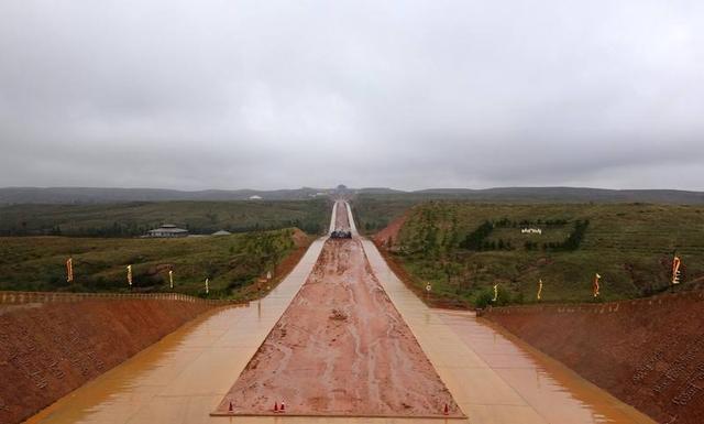 秦直道沒用混凝土,300多年人跡罕至,路面為何卻不生長野草?