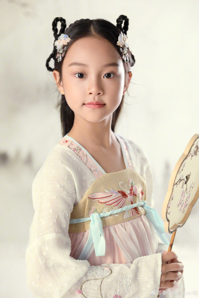 甜馨|贾乃亮李小璐同心同愿为甜馨庆生，双方共同称赞女方是好妈妈