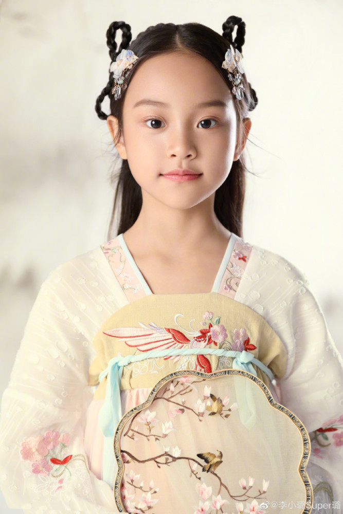 甜馨|贾乃亮李小璐同心同愿为甜馨庆生，双方共同称赞女方是好妈妈