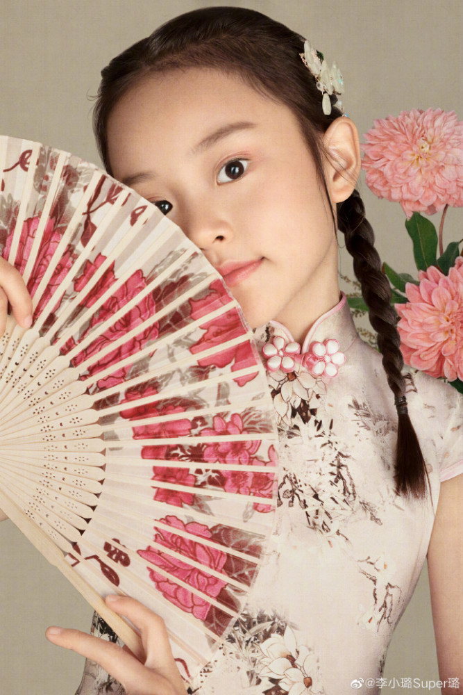 甜馨|贾乃亮李小璐同心同愿为甜馨庆生，双方共同称赞女方是好妈妈