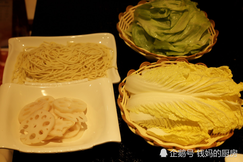 涮肉|来北京，带爸妈吃铜锅涮肉，不油不腻没膻腥味，老两口吃美了