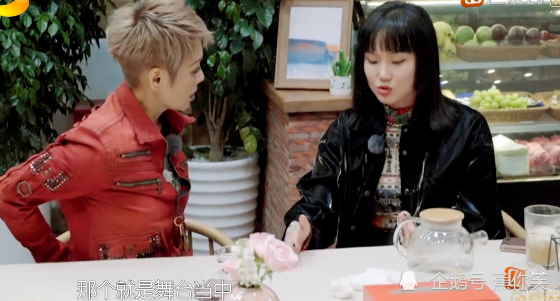 黄龄|宁静热情拥抱孟佳，黄龄遭冷落，官方寒暄有点尴尬，徐峥战术撤退