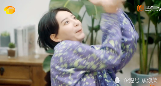 黄龄|宁静热情拥抱孟佳，黄龄遭冷落，官方寒暄有点尴尬，徐峥战术撤退