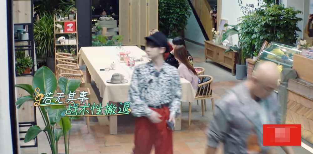 姐爱|《姐爱》徐峥首期就后悔，全程表情微妙，像极了《花少2》的杨洋