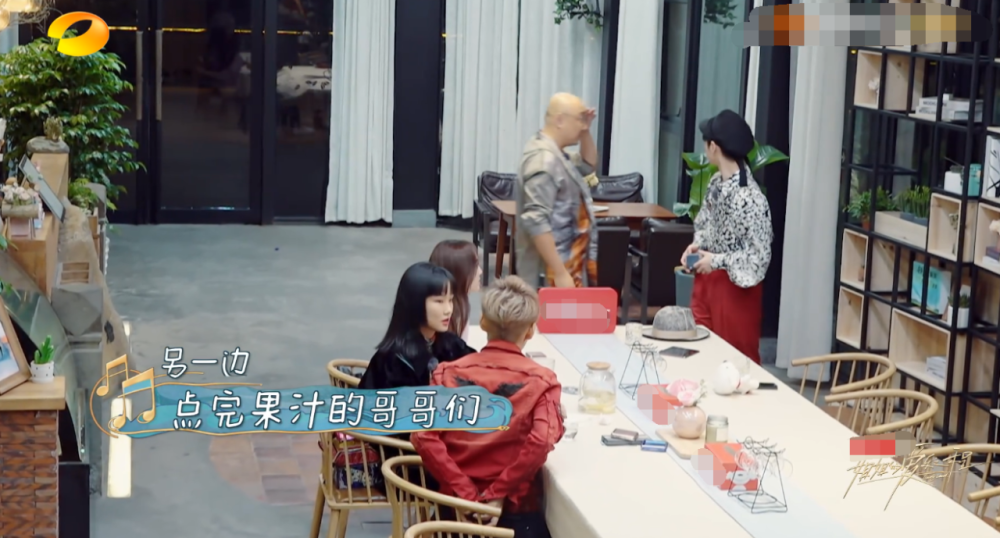 姐爱|《姐爱》徐峥首期就后悔，全程表情微妙，像极了《花少2》的杨洋