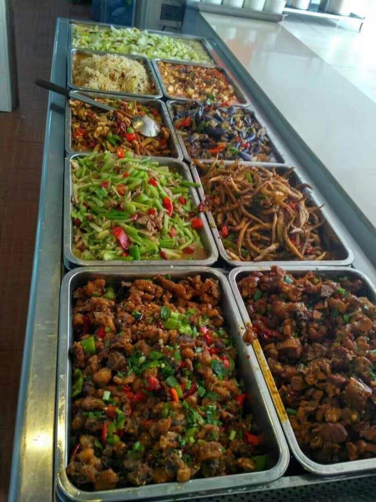 学校食堂一个让人又爱又恨的地方
