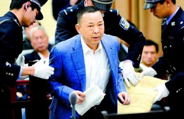 他是声名显赫的亿万富豪,但却花30万只为和女星过一夜|亿万富豪|刘汉