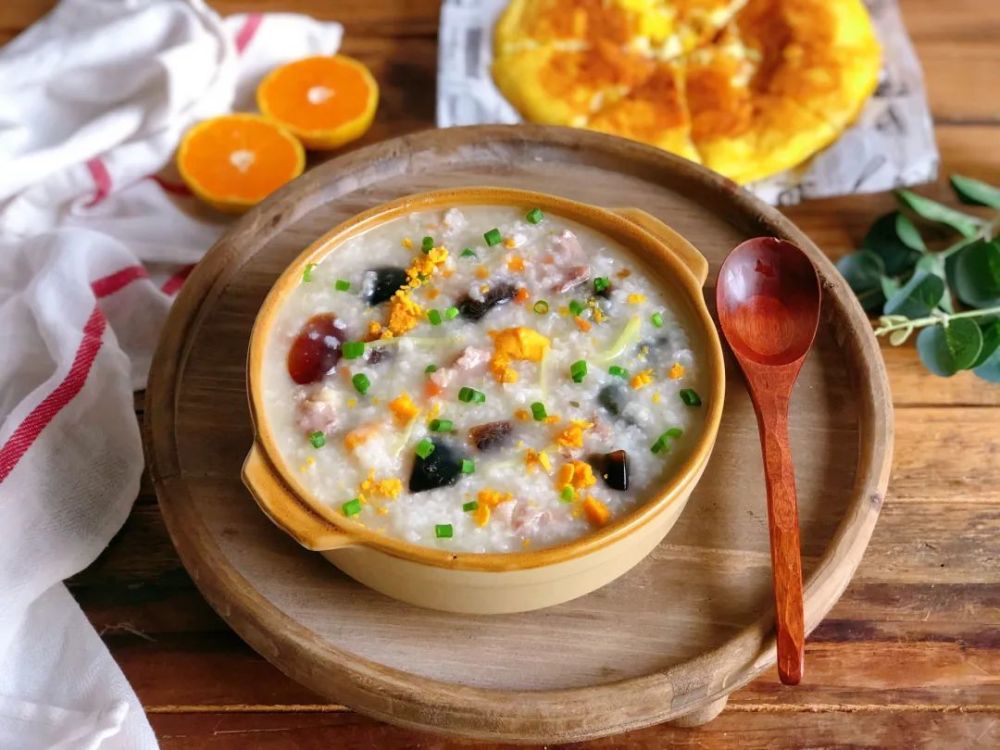 怎么做【咸蛋黄皮蛋瘦肉粥】的做法 配方,超简单的秋冬暖身粥!