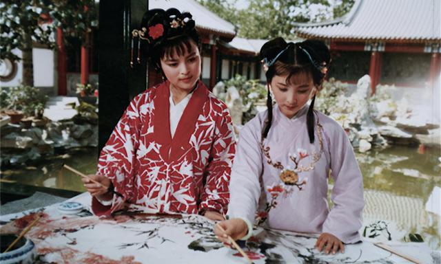 贾宝玉|《红楼梦》里，贾探春为什么要办诗社？是为了她的亲哥哥贾宝玉？