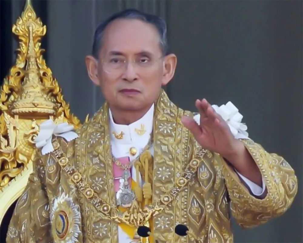 政府,因为郑信早年间,已经朝拜清朝乾隆皇帝,被乾隆爷封为暹罗国王