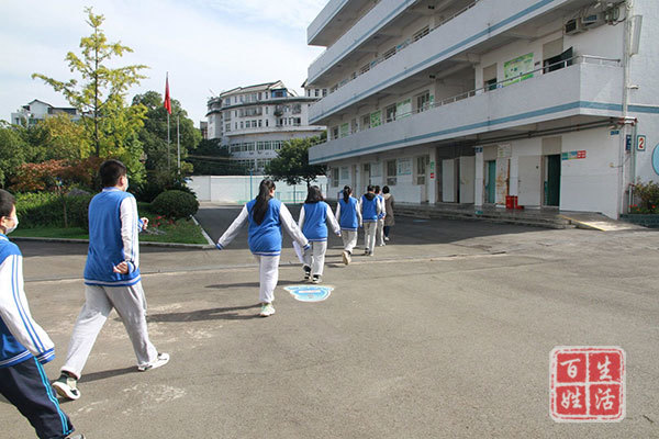 双槐中学随机选班开展疫情防控演练