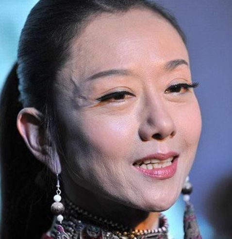 舞神杨丽萍年轻时美若天仙可为了跳舞20年不吃饭不生娃骨瘦如柴