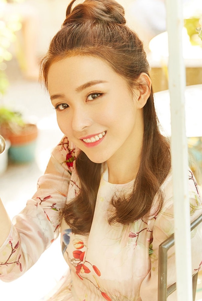 姜瑞佳淑女长裙恬静淡雅明星图片_腾讯新闻