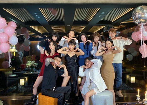 王文也|王文也恋爱后现幸福肥，晒近照脸圆一圈，此前和男友开启浪漫之旅