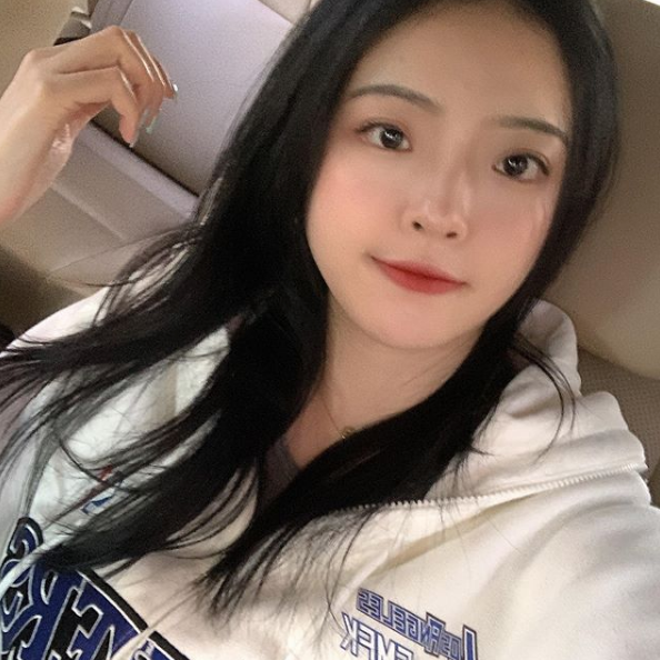 王文也|王文也恋爱后现幸福肥，晒近照脸圆一圈，此前和男友开启浪漫之旅