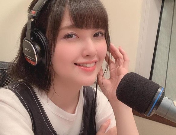 的她被日本誉为"可爱与实力兼备"的声优,曾演出《街角魔族》千代田桃