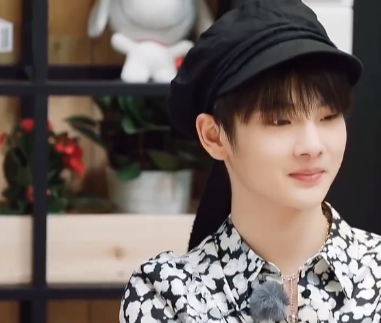 季花儿与少年,首先面对宁静他应该是警铃大作的,在周震南的很多综艺里