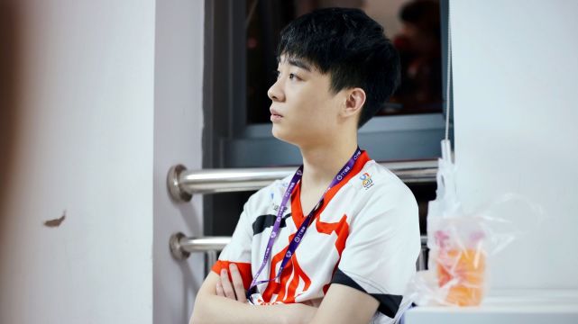 ag月光简单发博数字7粉丝用20个字深情挽留夺冠比梦泪上场更重要