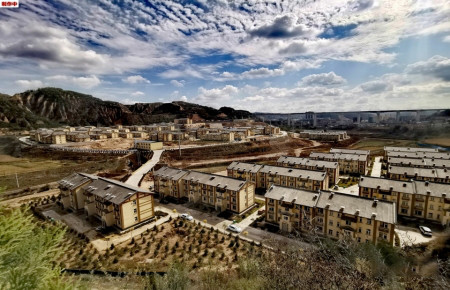 罗村镇泊河村乡村旅游项目石楼县"金鸡"扶贫产业项目园区《沁园春·雪