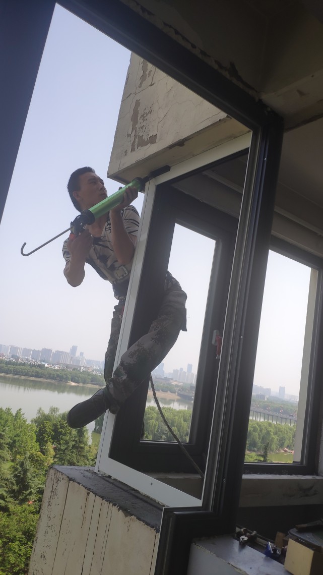 洛阳定制类门窗产品,三分材质,七分安装,工人水平很关键