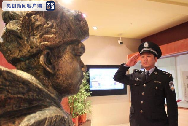 民警|他是特级英雄黄继光的侄子，他是英雄民警黄忠凯