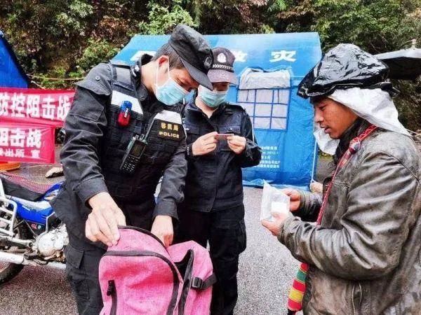 民警|她选择到丈夫身边做辅警