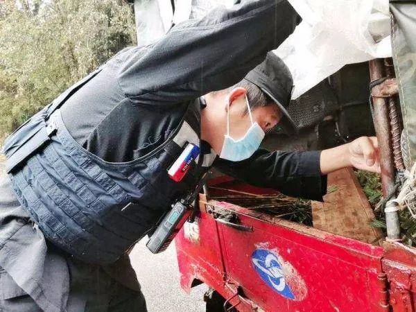 民警|她选择到丈夫身边做辅警