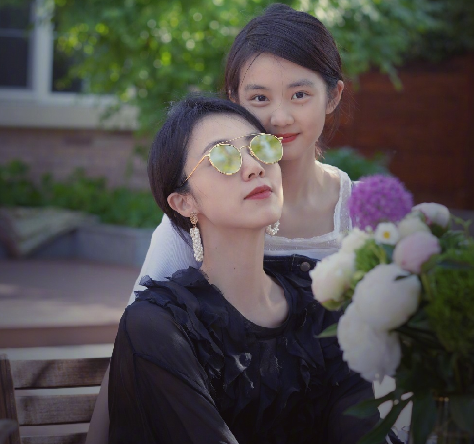 黄多多|孙莉晒大女儿称“长大后你就成了我”，多多花式卖萌成最美星二代