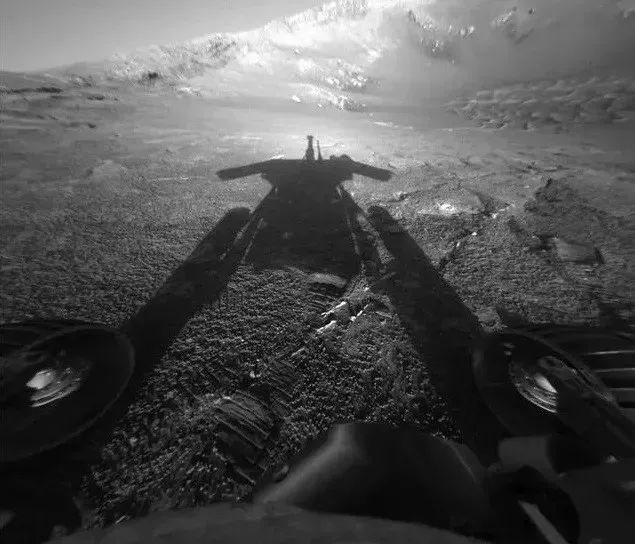 火星|持续40分钟后消失！一暗条纹现身火星死火山上空，不是首次发现