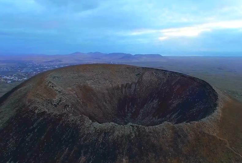 地球|要是一根小小的针以光速撞击地球，会发生什么呢？