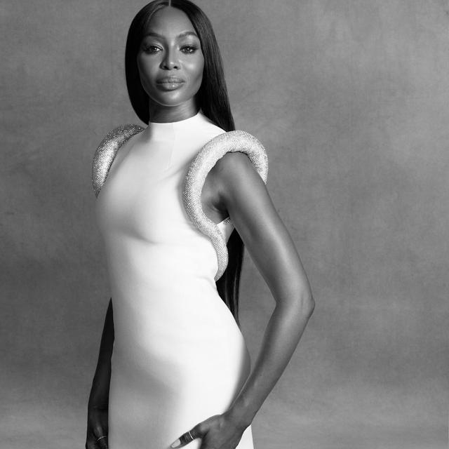 时隔二十年登封超模娜奥米颜值惹争议是保养太好还是打针