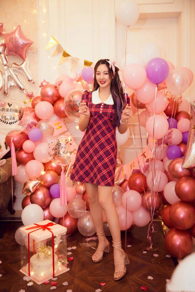 姐姐的爱乐之城|张雨绮救场姐姐团综，她穿宽松大短裤双腿纤细，丝巾扎辫子超可爱