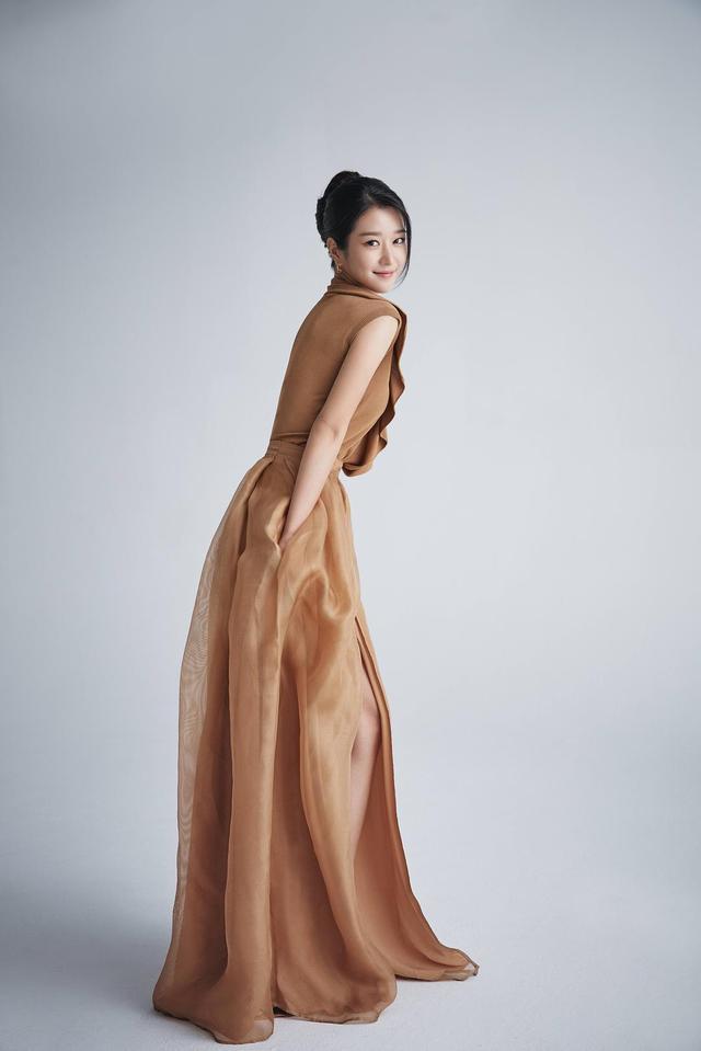 徐睿知为了红拼了穿超低胸礼服裙走红毯这身材太让人脸红心跳