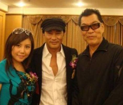 演了一辈子坏人,娶两房妻子,治病5年花光积蓄,死后葬在村头!